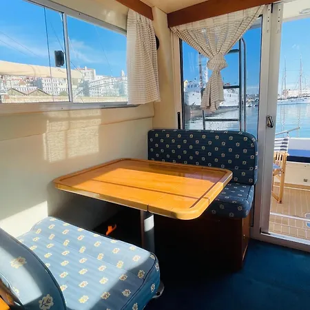 Romantic Boat On The Tagus River Bateau-hôtel