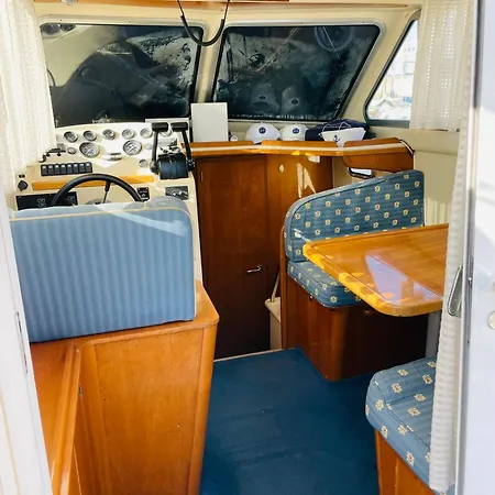 Romantic Boat On The Tagus River Bateau-hôtel *