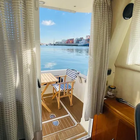Bateau-hôtel Romantic Boat On The Tagus River